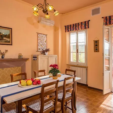 Popoltaio-schiacciato Sleeps 6 Pool T762675 Апартаменты Ravigliano