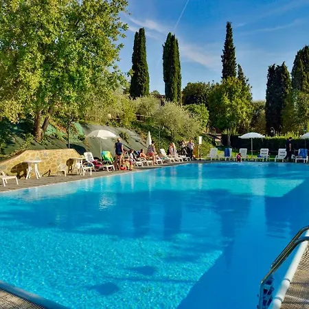 Popoltaio-schiacciato Sleeps 6 Pool T762675
