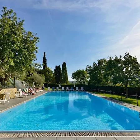 Popoltaio-schiacciato Sleeps 6 Pool T762675 Ravigliano